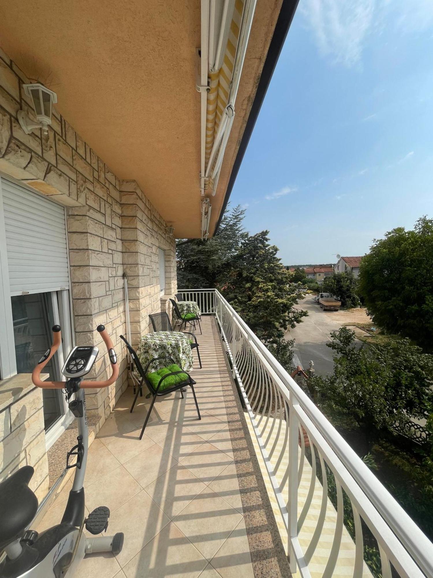 App Leka Apartment *